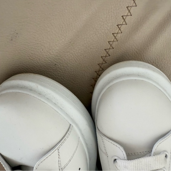 Alexander McQueen Monochrome Sneakers - Picture 11 of 12